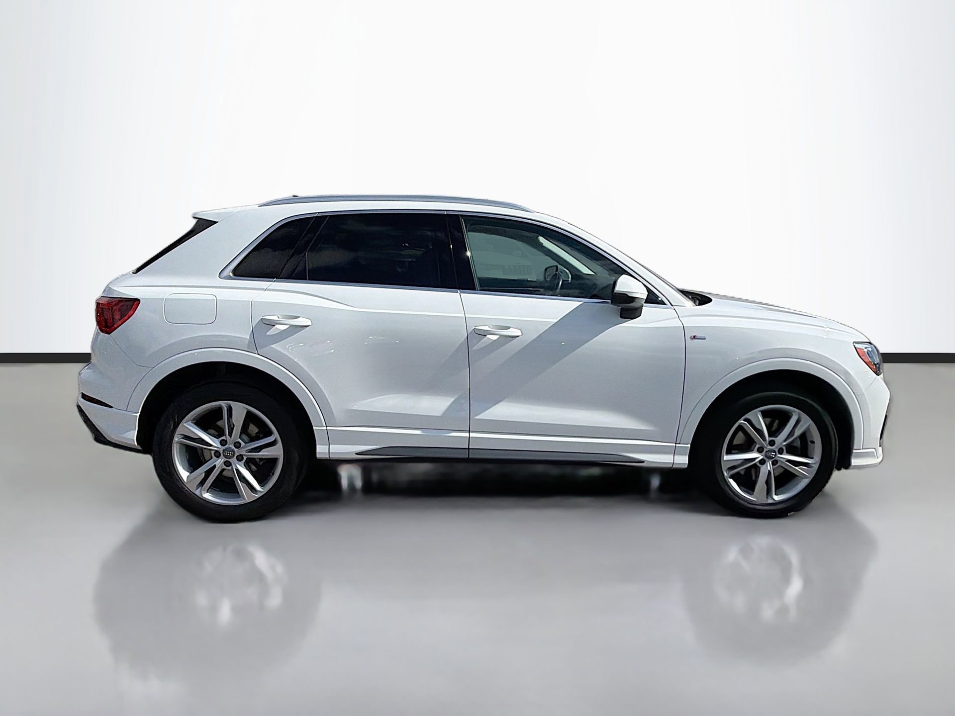 Used 2020 Audi Q3 2.0T Premium image 3