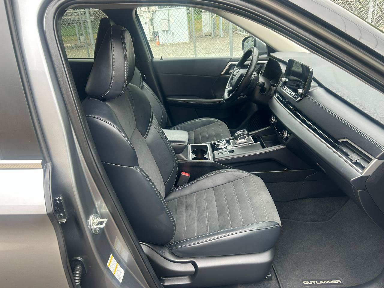 Used 2023 Mitsubishi Outlander SE AWD/4WD image 15