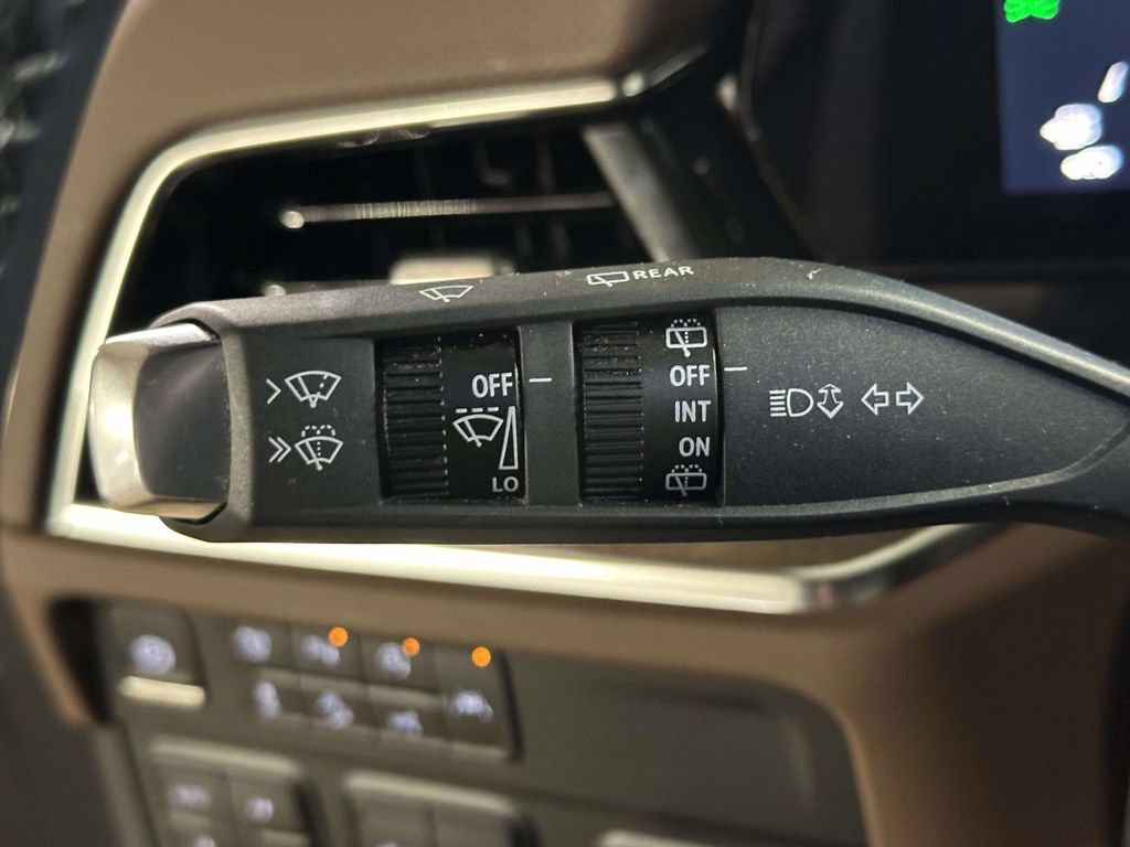 Certified 2025 Chevrolet Tahoe High Country AWD/4WD image 34