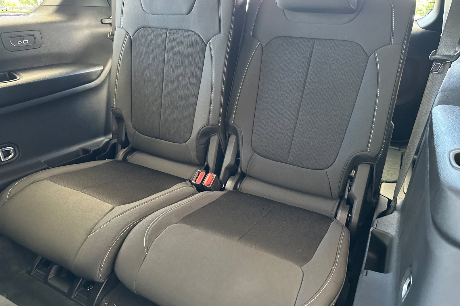 New 2025 Jeep Grand Cherokee L Laredo w/ Luxury Tech Group I image 16