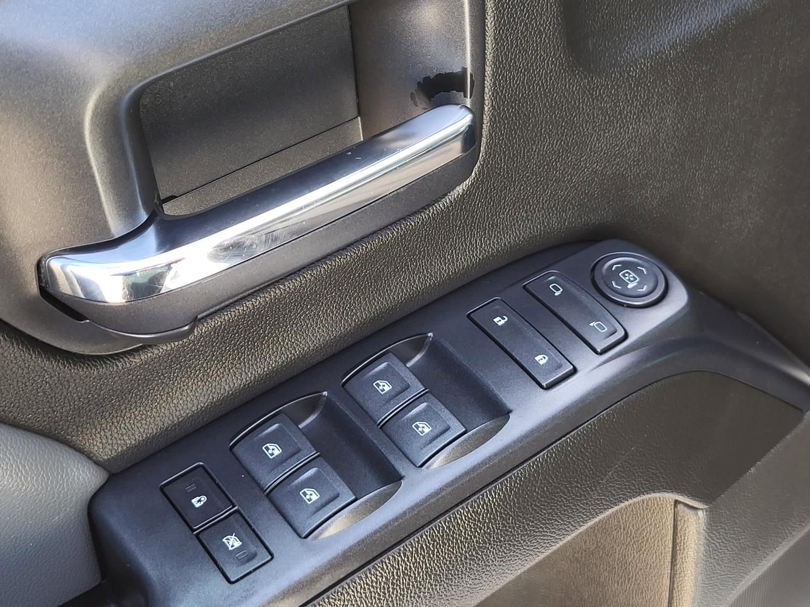 Used 2018 Chevrolet Silverado 1500 Custom w/ Custom Value Package image 21