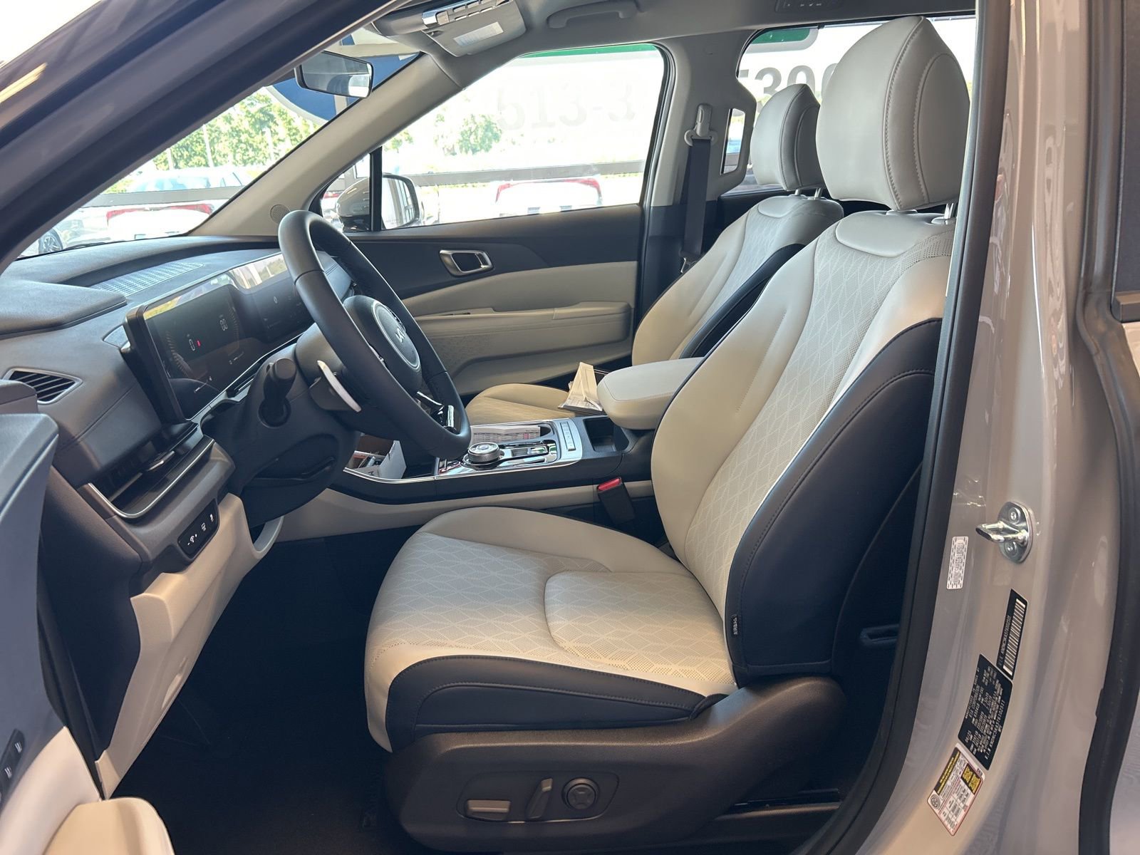 New 2026 Kia Carnival EX image 24