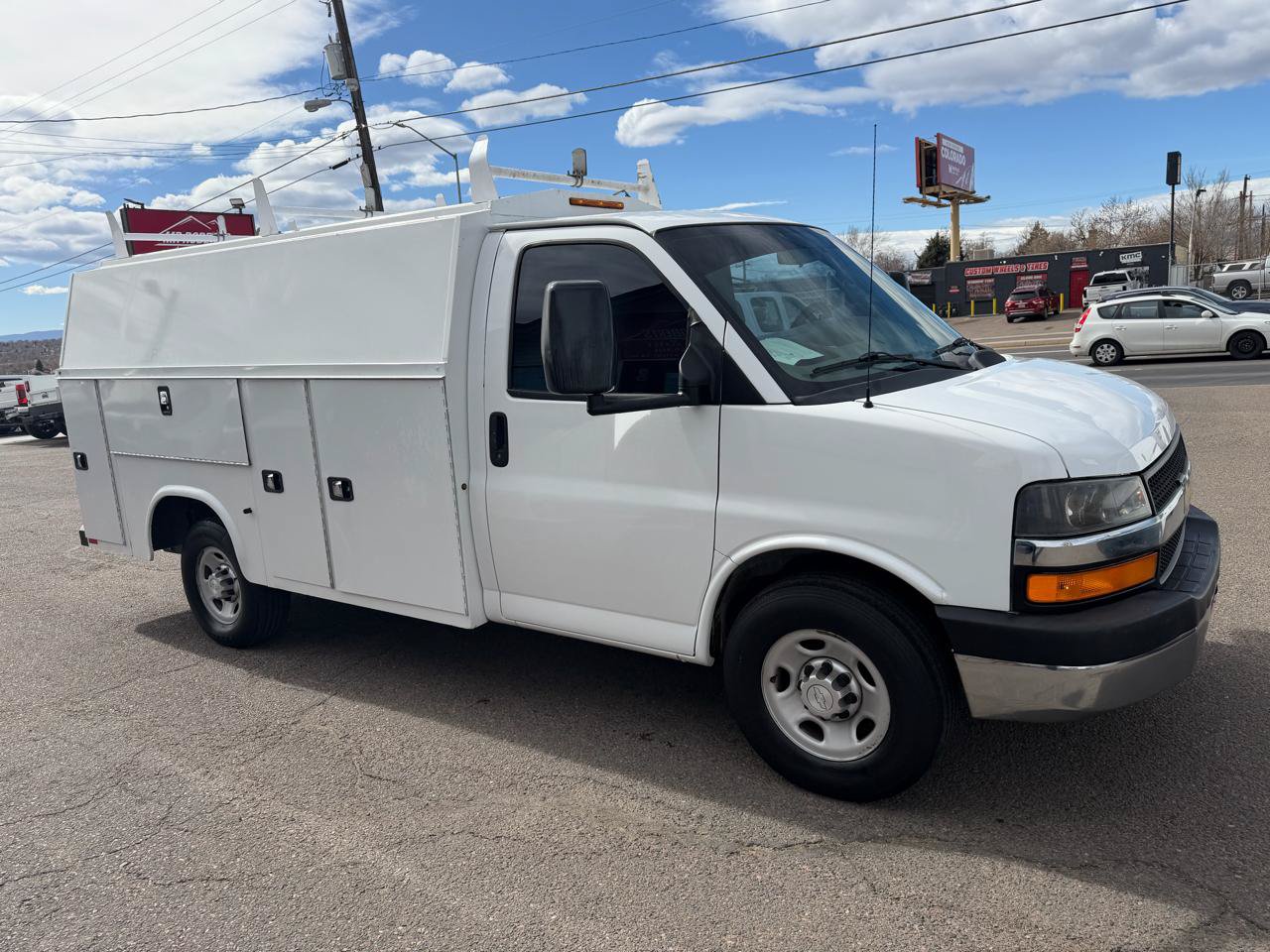 Used 2016 Chevrolet Express 3500 RWD image 2