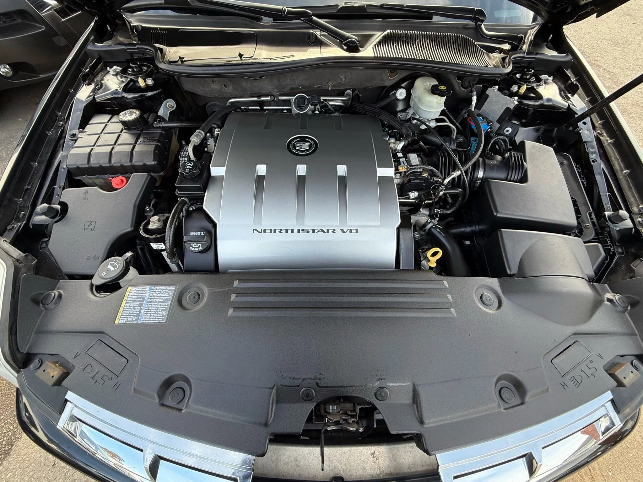 Used 2010 Cadillac DTS Platinum FWD image 24