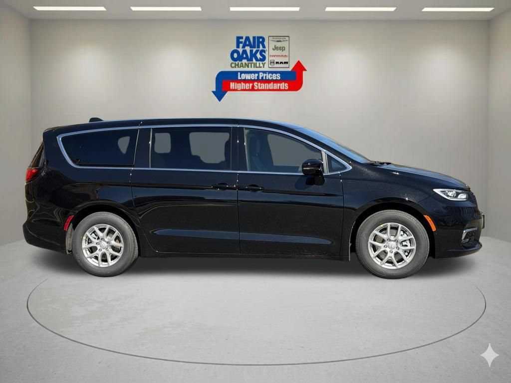 New 2026 Chrysler Pacifica Select FWD image 4