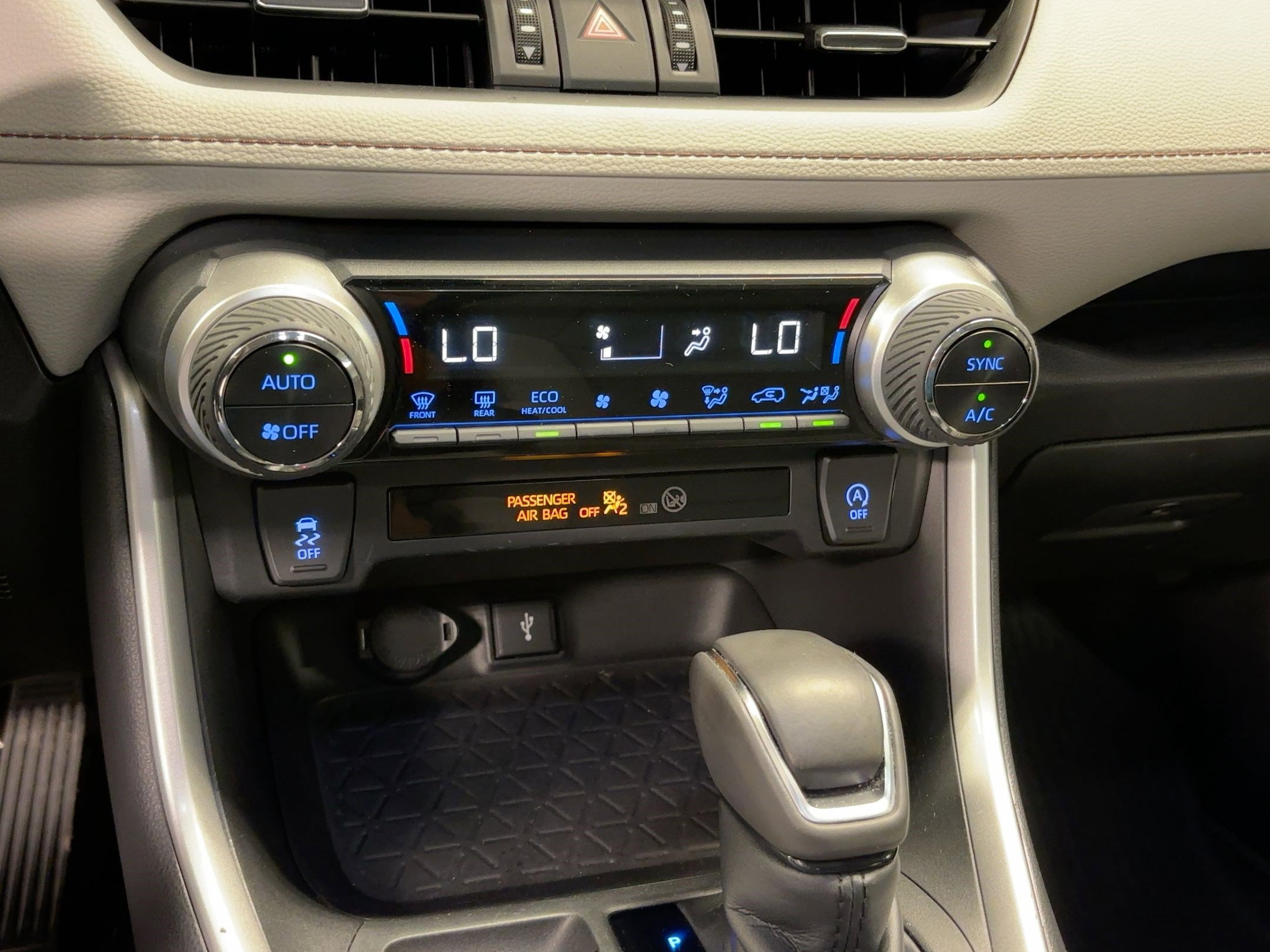 Used 2022 Toyota RAV4 XLE Premium image 26