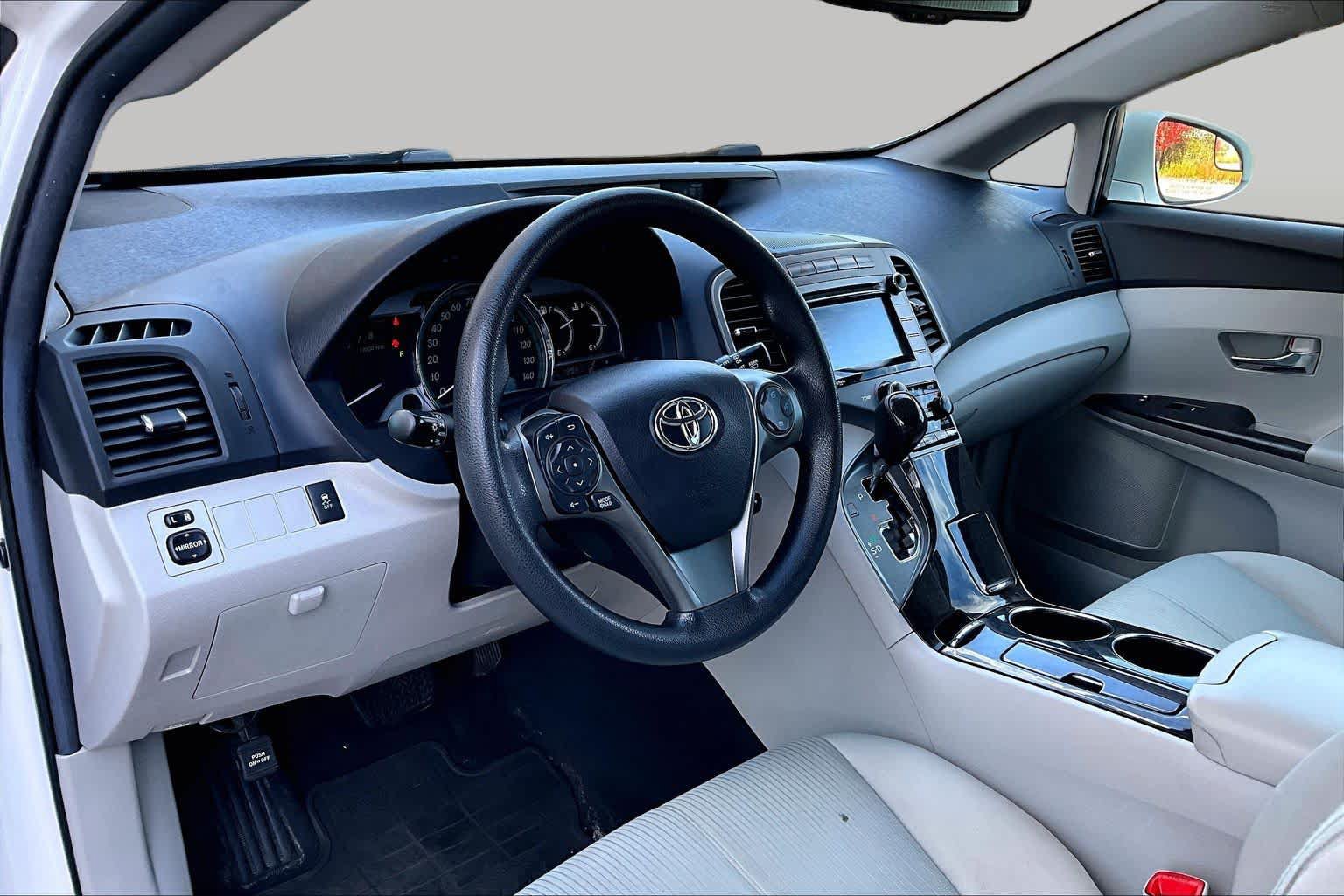 Used 2015 Toyota Venza LE AWD/4WD image 17