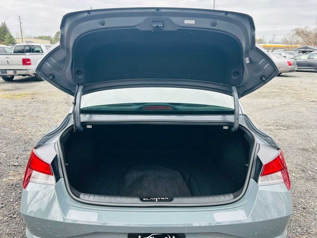 Used 2021 Hyundai Elantra SE image 6