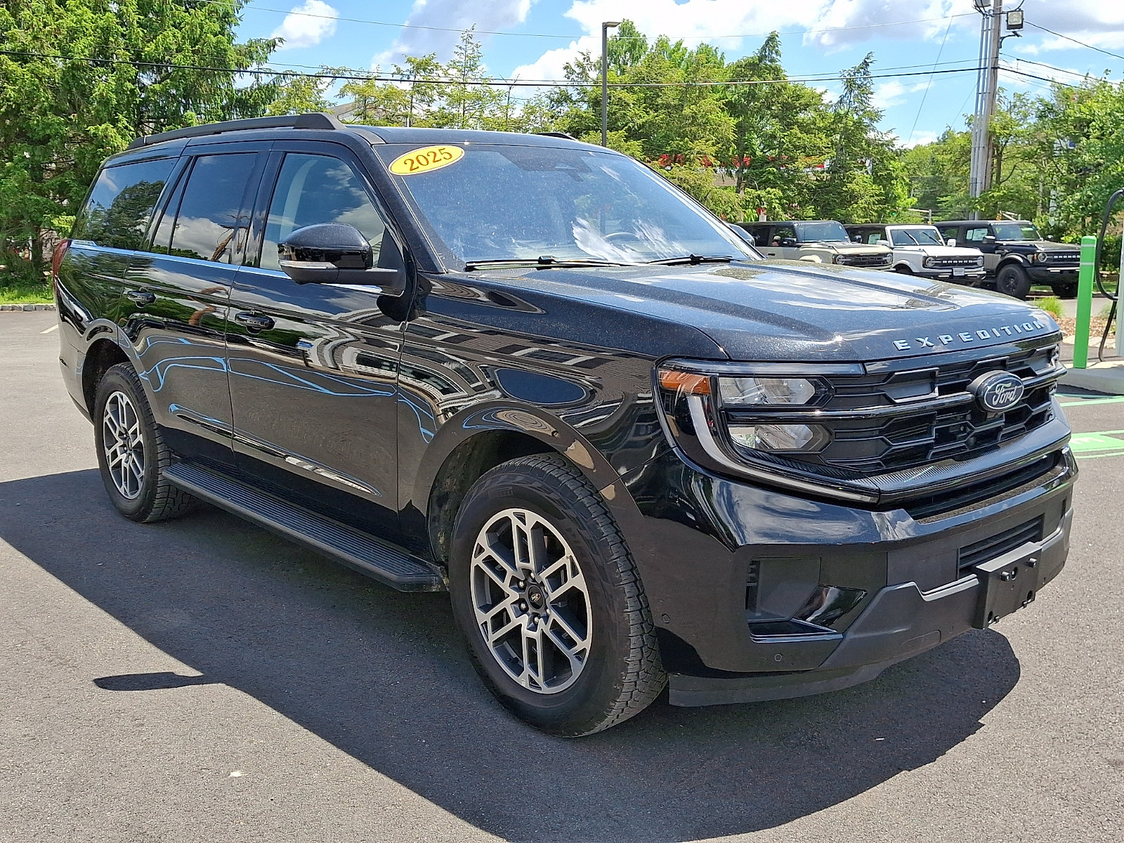 Certified 2025 Ford Expedition Active AWD/4WD image 3