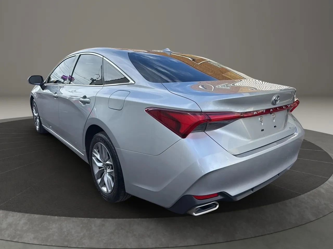 Used 2022 Toyota Avalon XLE FWD image 7