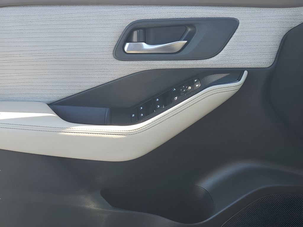 Used 2022 Nissan Rogue SV image 32