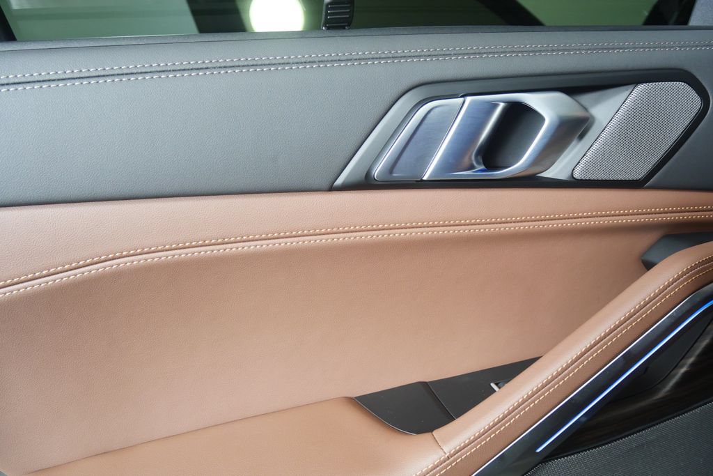 Used 2027 BMW X6 xDrive40i w/ Executive Package AWD/4WD image 13