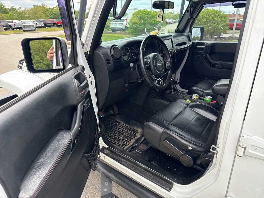 Used 2012 Jeep Wrangler Unlimited Sahara AWD/4WD image 5