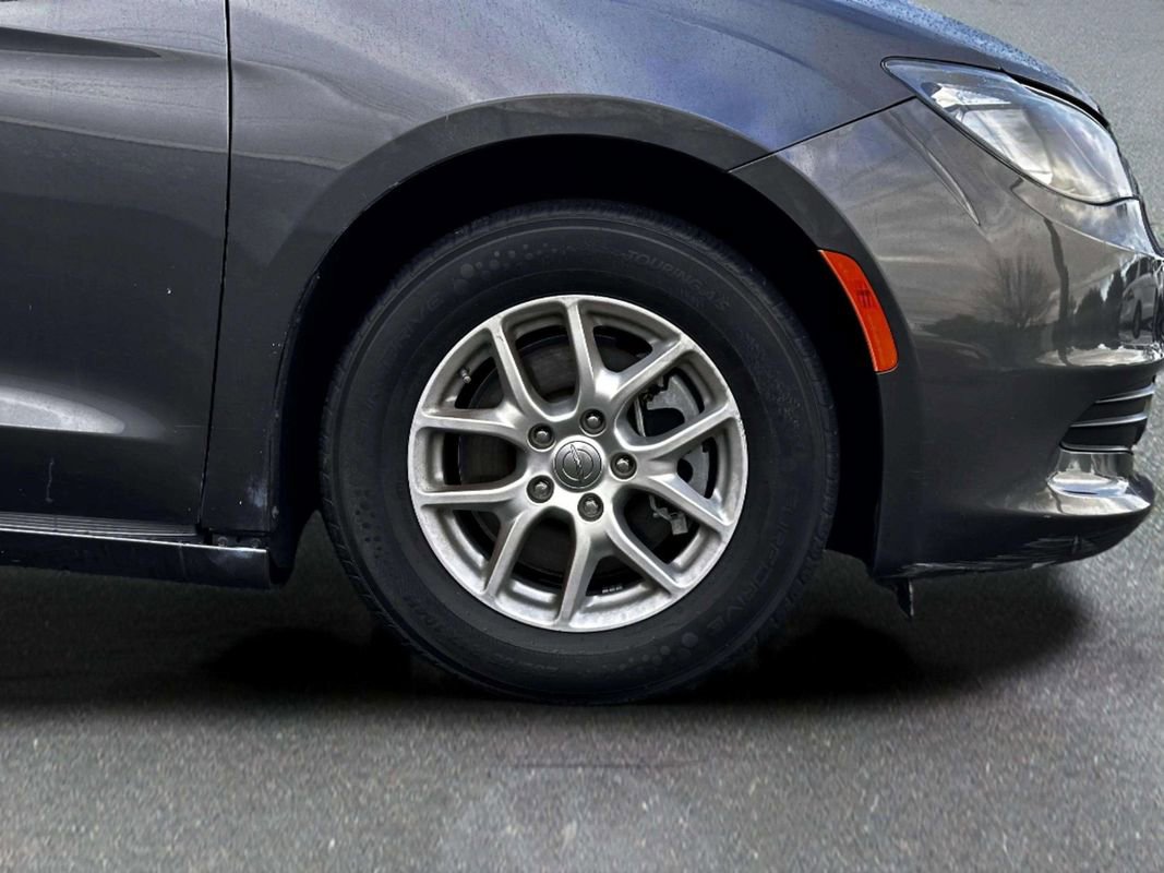 Used 2020 Chrysler Voyager Lxi image 9