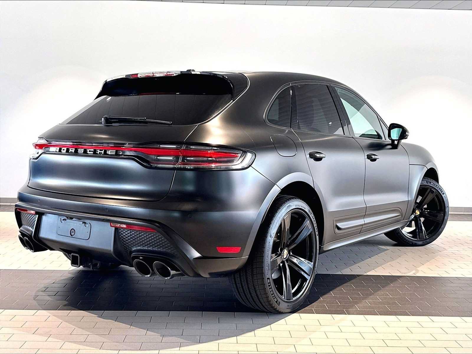 Used 2023 Porsche Macan AWD/4WD image 10