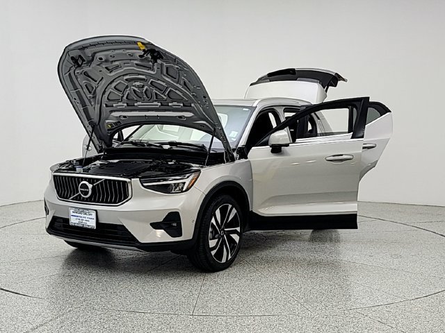 Certified 2023 Volvo XC40 B5 Plus w/ Protection Package Premier AWD/4WD image 9