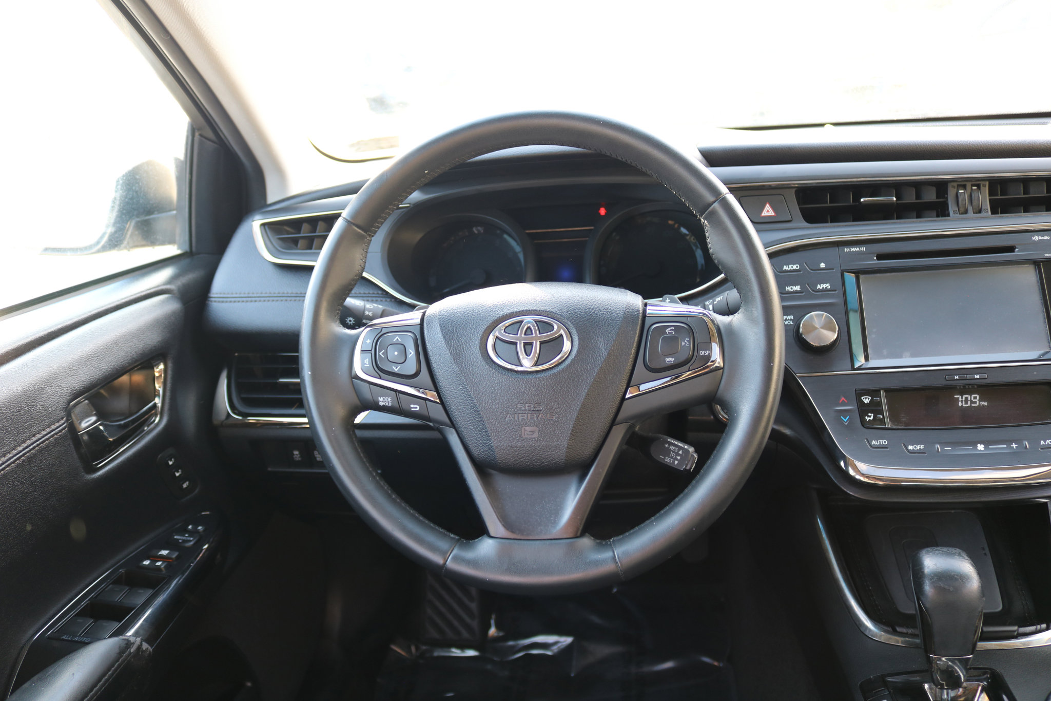 Used 2016 Toyota Avalon XLE Premium image 30