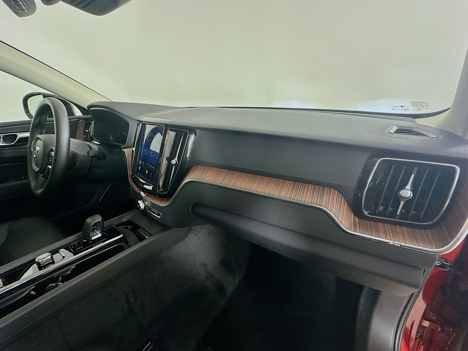 Used 2023 Volvo XC60 B5 Plus w/ Climate Package AWD/4WD image 44