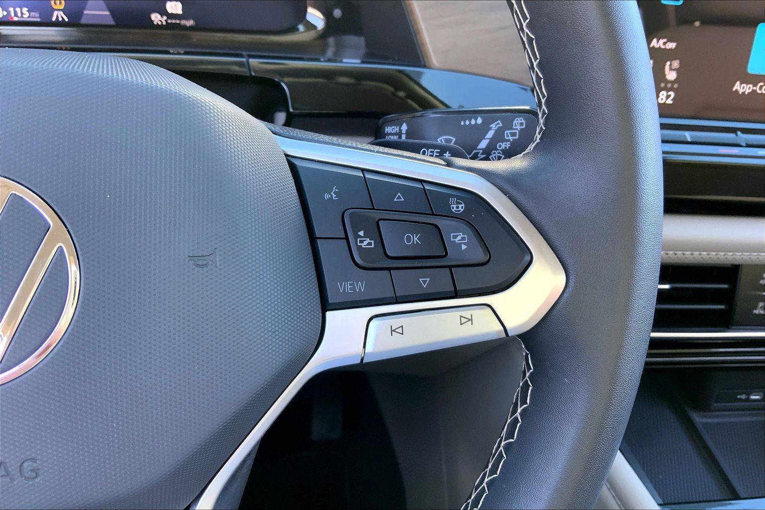 Used 2024 Volkswagen Atlas SE image 16