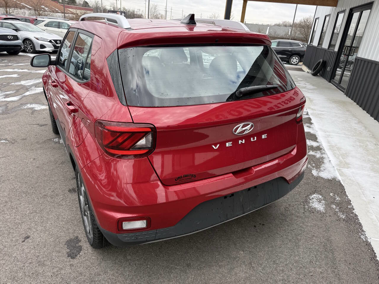 Used 2021 Hyundai Venue SEL image 10