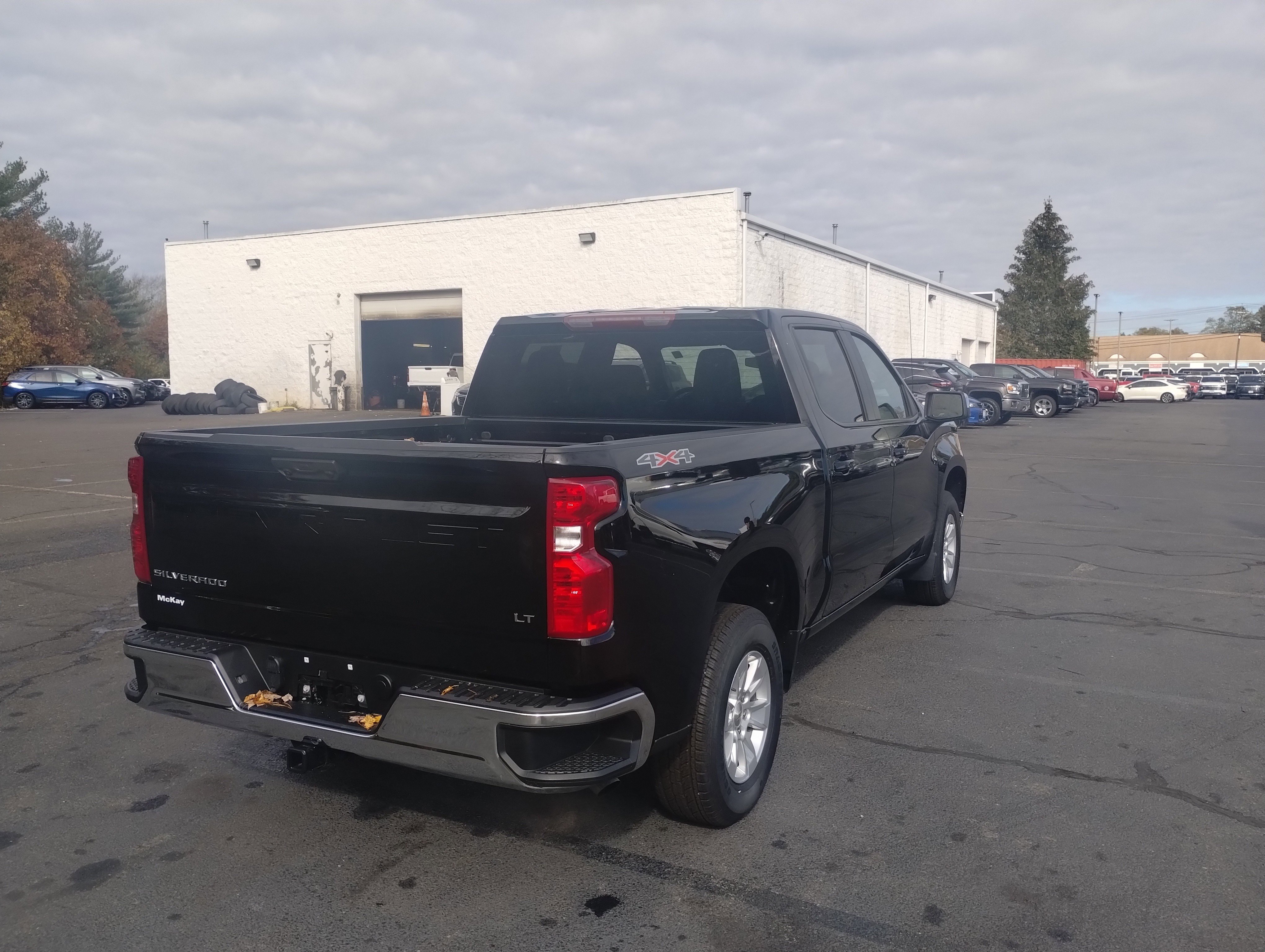 Used 2025 Chevrolet Silverado 1500 LT image 3