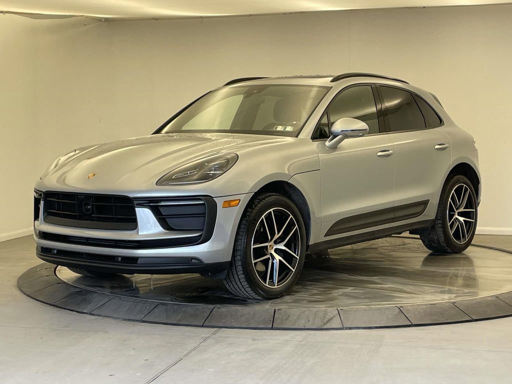Certified 2022 Porsche Macan image 1