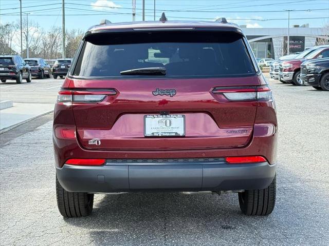 Certified 2025 Jeep Grand Cherokee L Limited w/ Black Appearance Package image 4