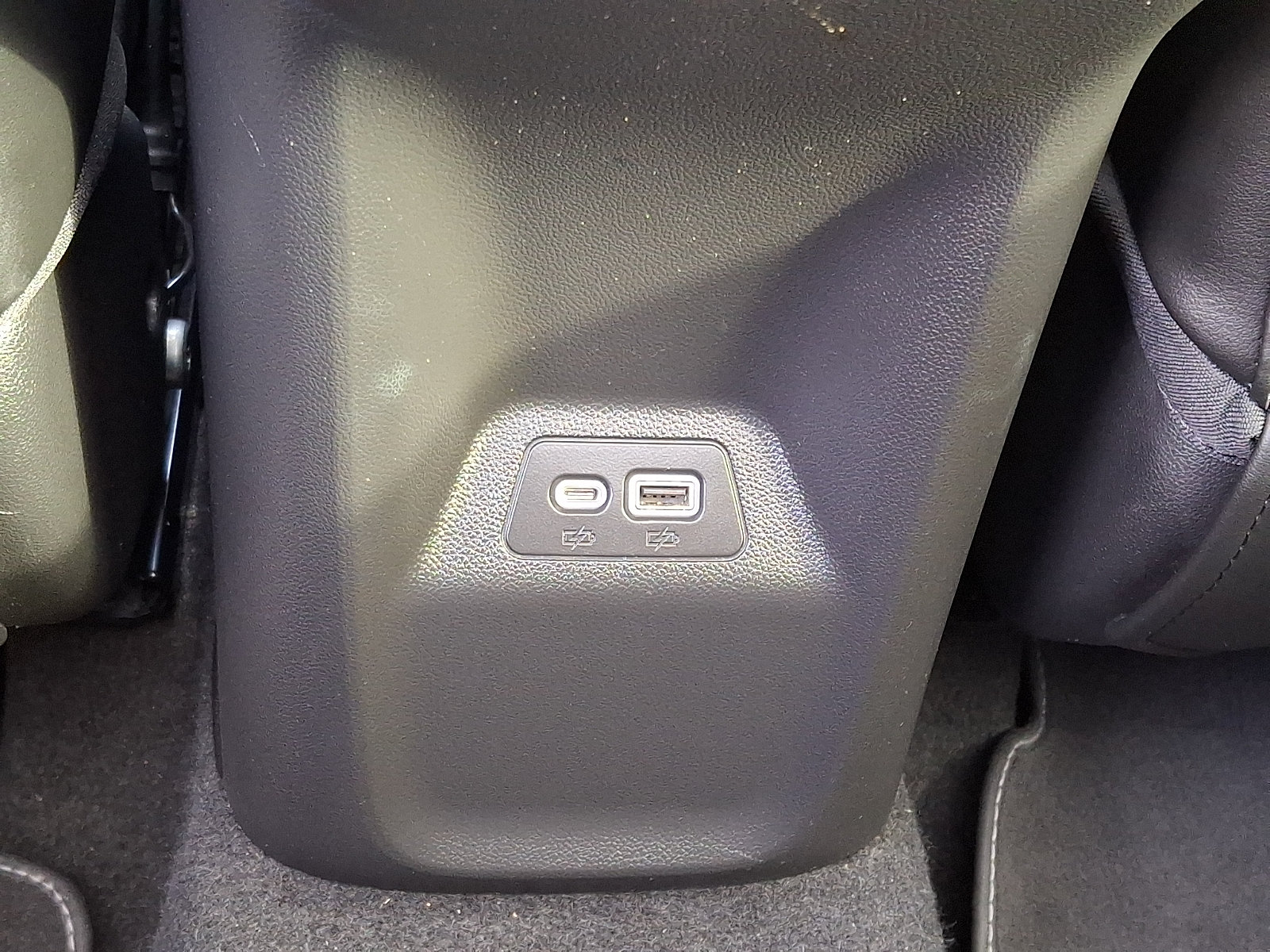 Used 2022 Buick Envision Essence w/ Technology Package I AWD/4WD image 9