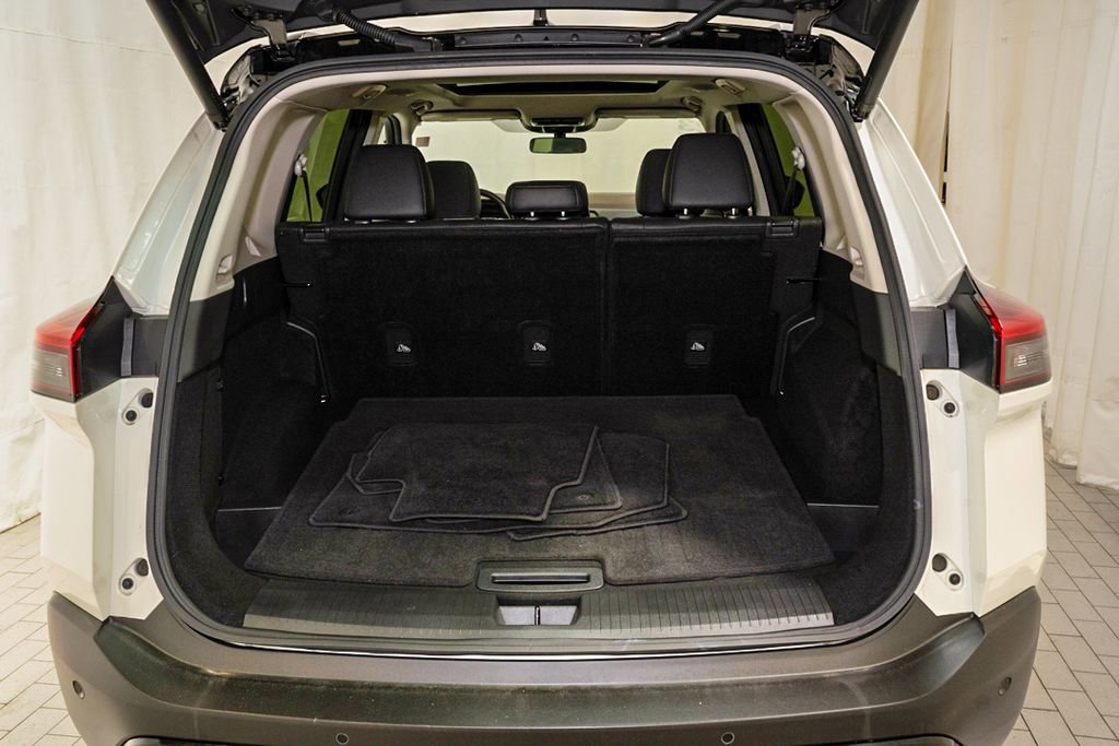 Certified 2023 Nissan Rogue SV w/ SV Premium B Package AWD/4WD image 5