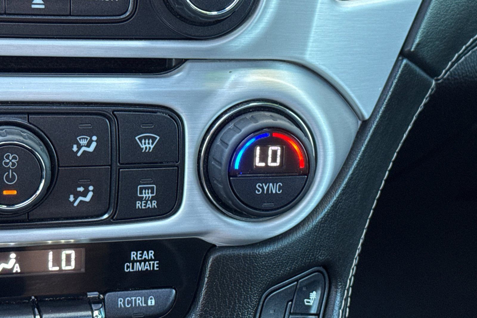 Used 2015 GMC Yukon SLT w/ Open Road Package AWD/4WD image 30