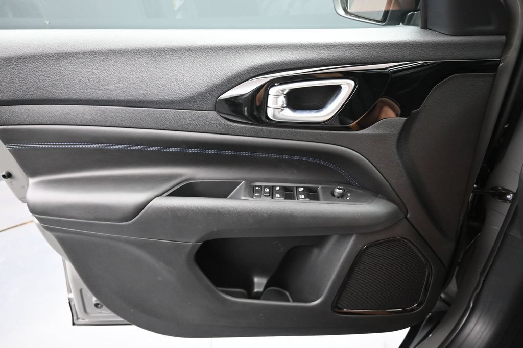 New 2026 Jeep Compass Latitude AWD/4WD image 19