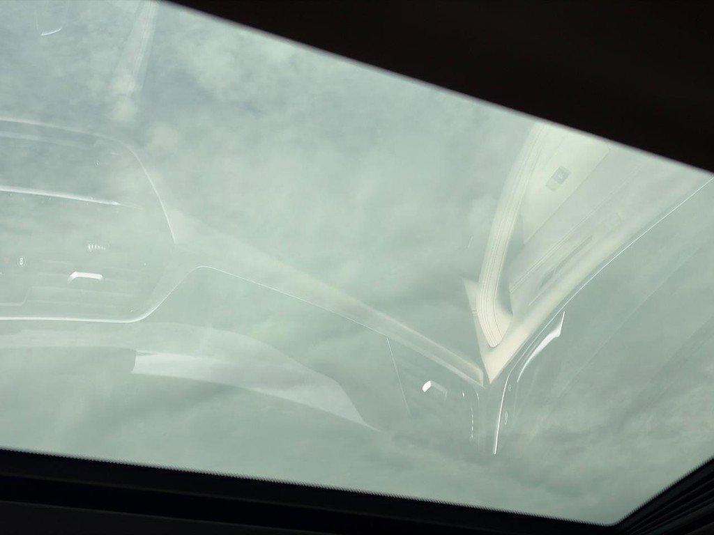 Used 2021 BMW M550i xDrive w/ Executive Package image 10