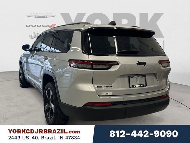 Used 2023 Jeep Grand Cherokee L Laredo image 3