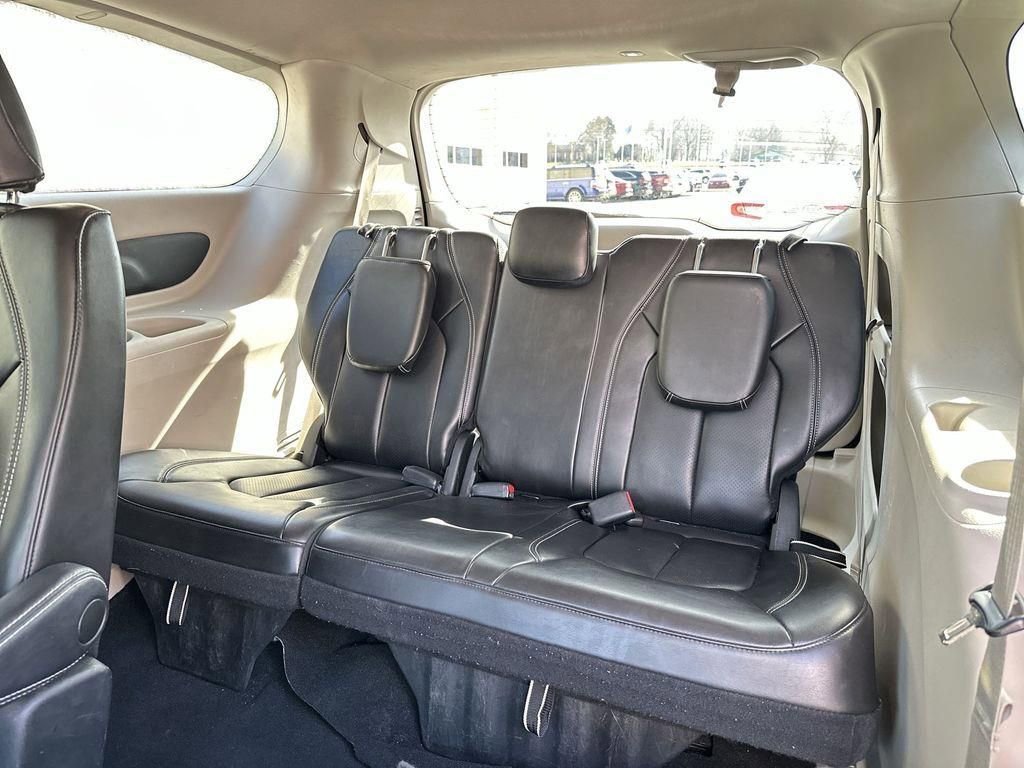 Used 2023 Chrysler Pacifica Touring-L FWD image 24
