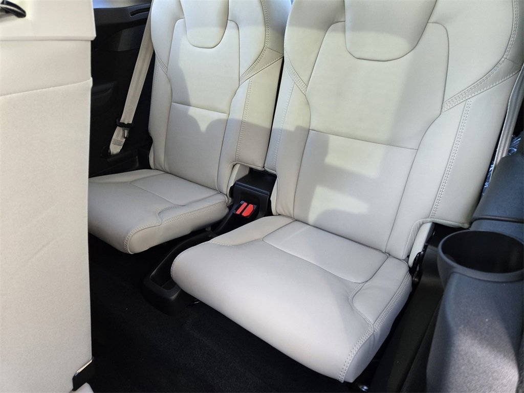 New 2025 Volvo XC90 B6 Ultra w/ Protection Package Premier image 13