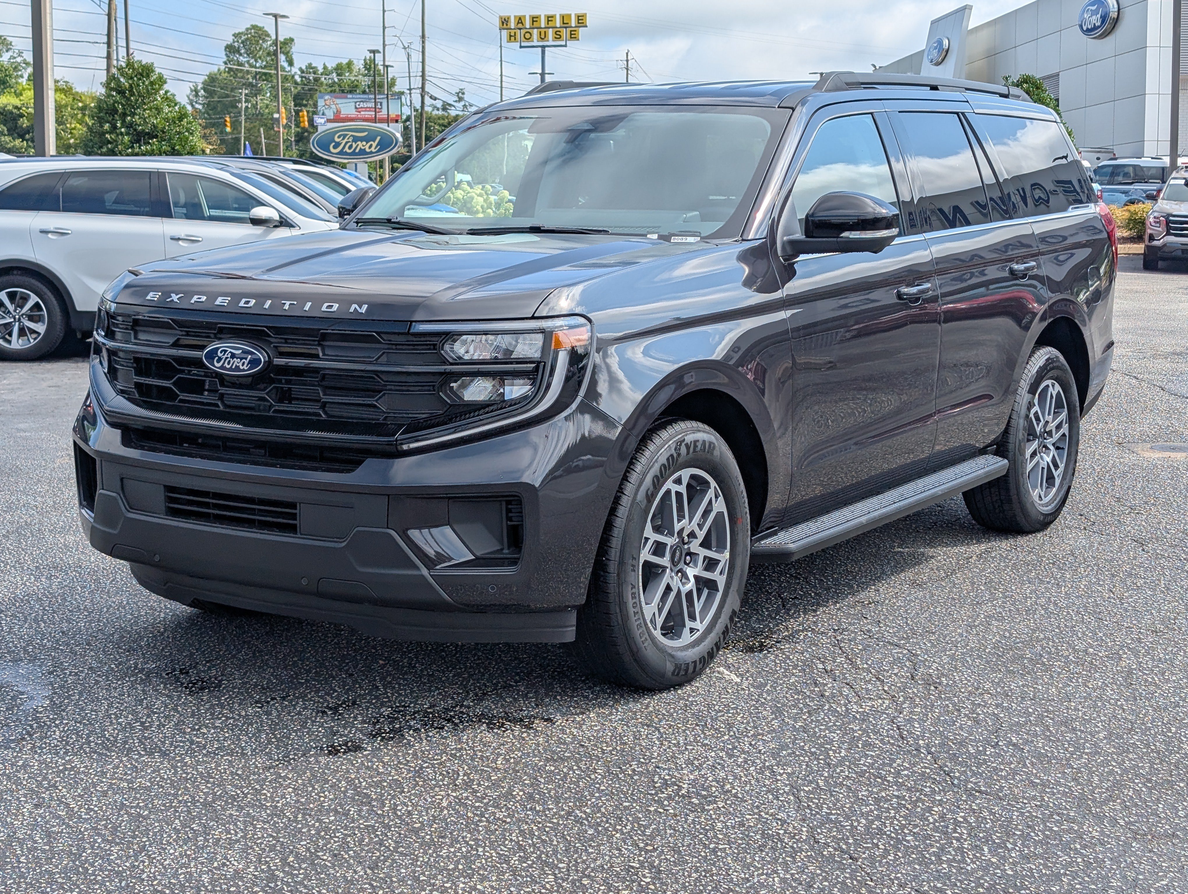 New 2026 Ford Expedition Active RWD image 2