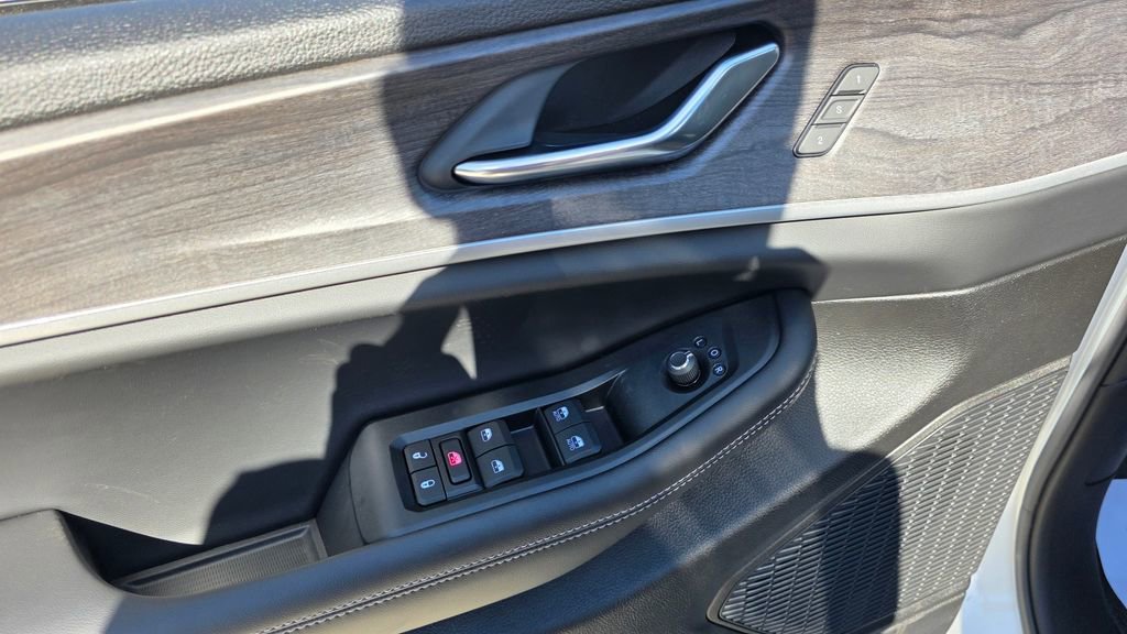 New 2025 Jeep Grand Cherokee Limited w/ Black Appearance Package image 25