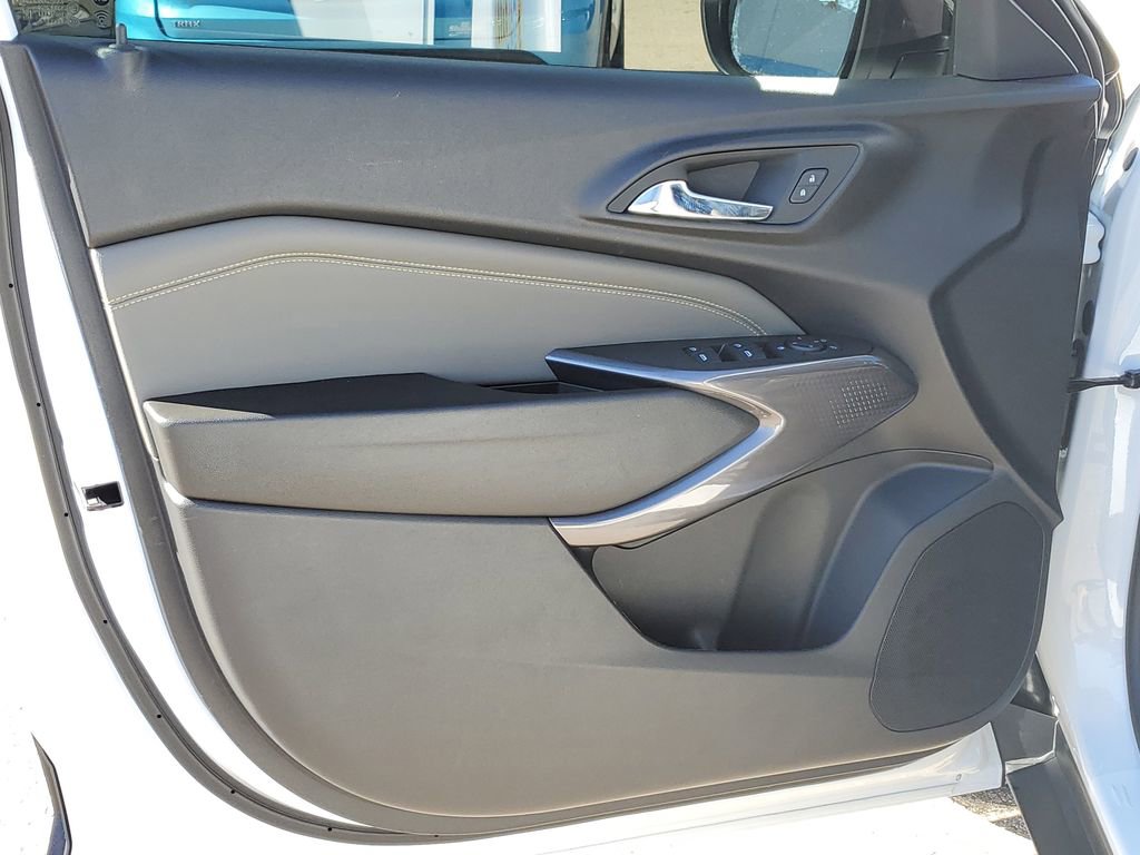 Used 2025 Chevrolet Trax ACTIV w/ Sunroof Package image 27