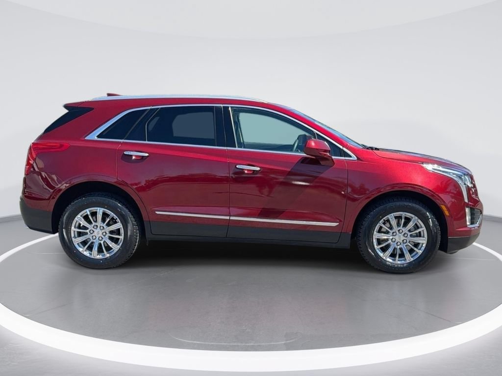 Used 2017 Cadillac XT5 Luxury w/ Driver Awareness Package FWD image 3