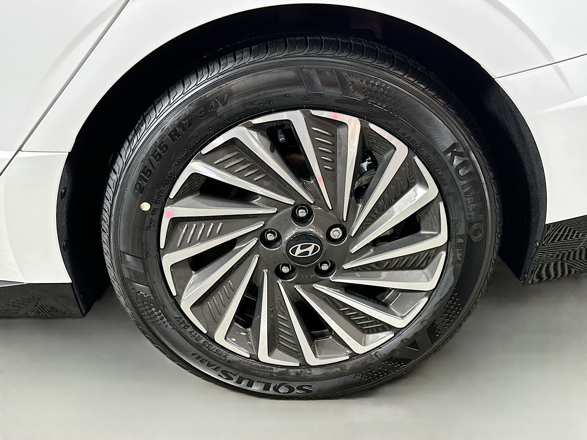 New 2025 Hyundai Sonata Limited image 32