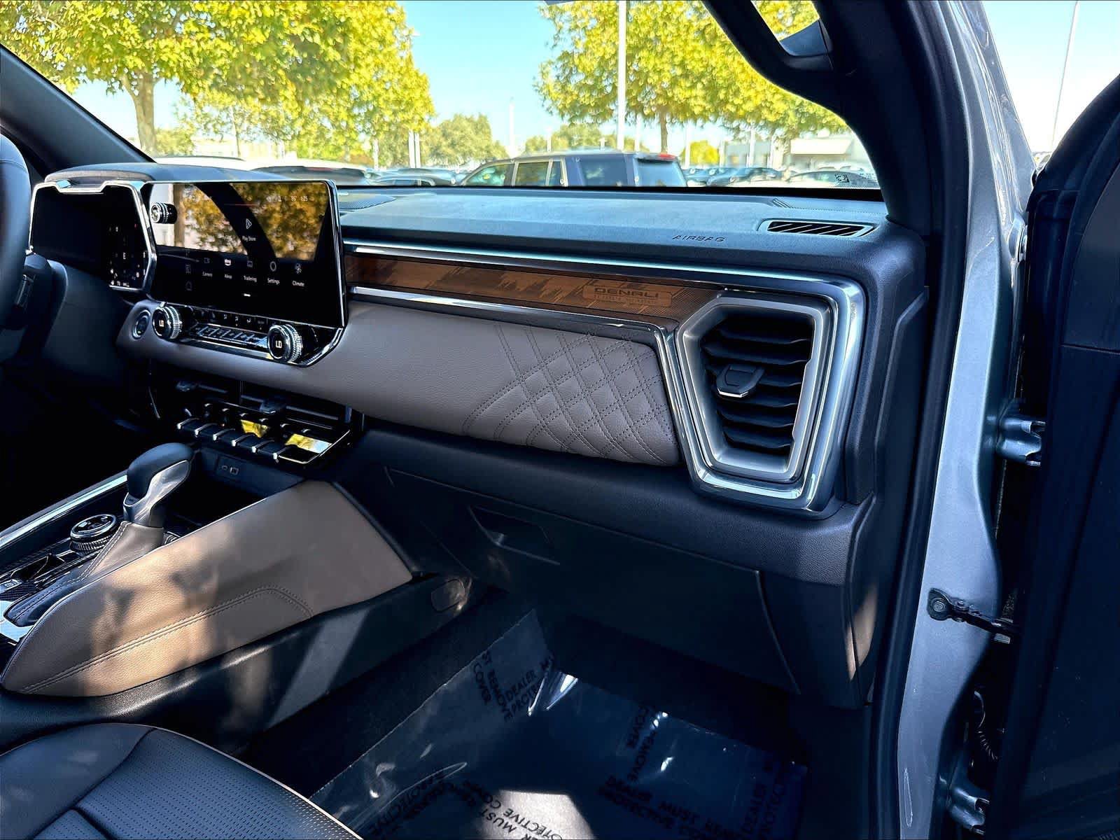 Used 2025 GMC Canyon Denali AWD/4WD image 26