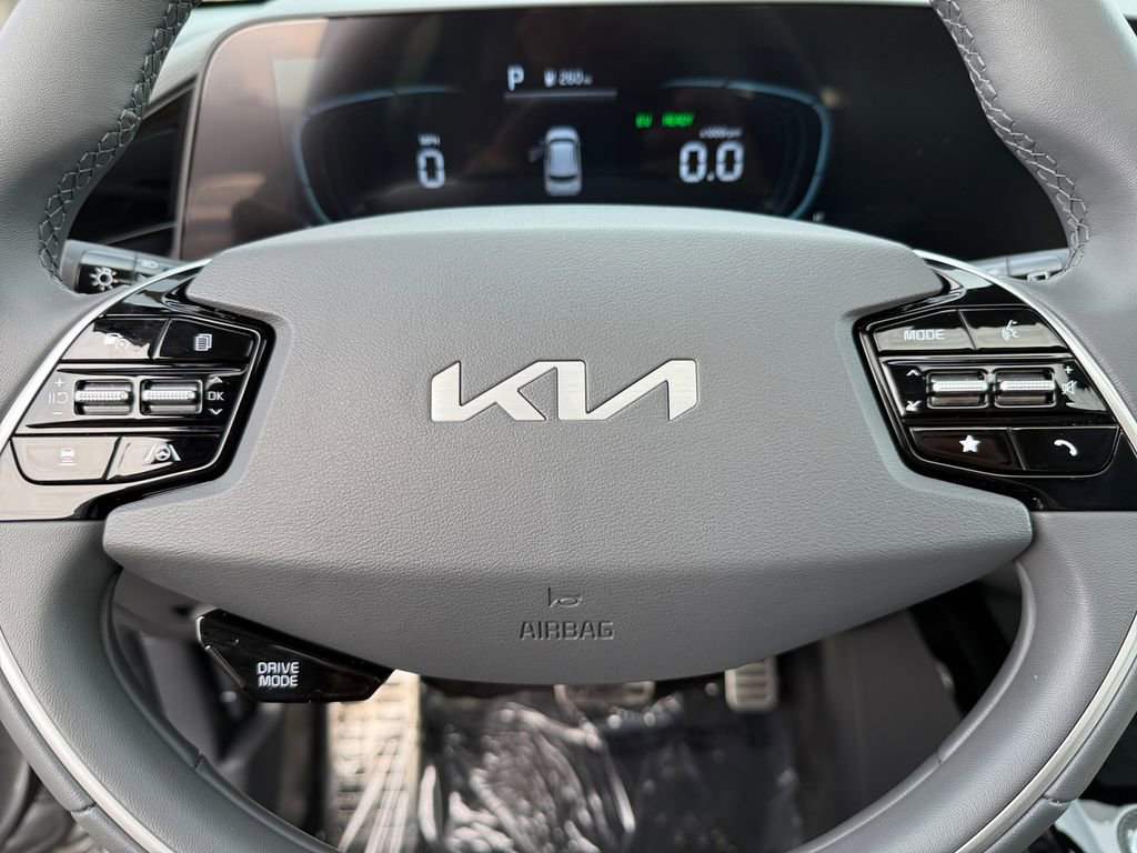 Certified 2025 Kia Niro EX Touring image 22