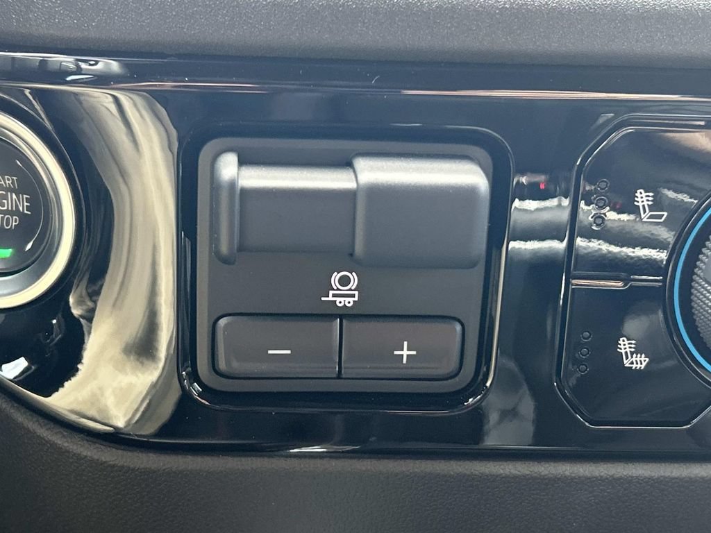 Used 2024 Chevrolet Silverado 1500 LT AWD/4WD image 28