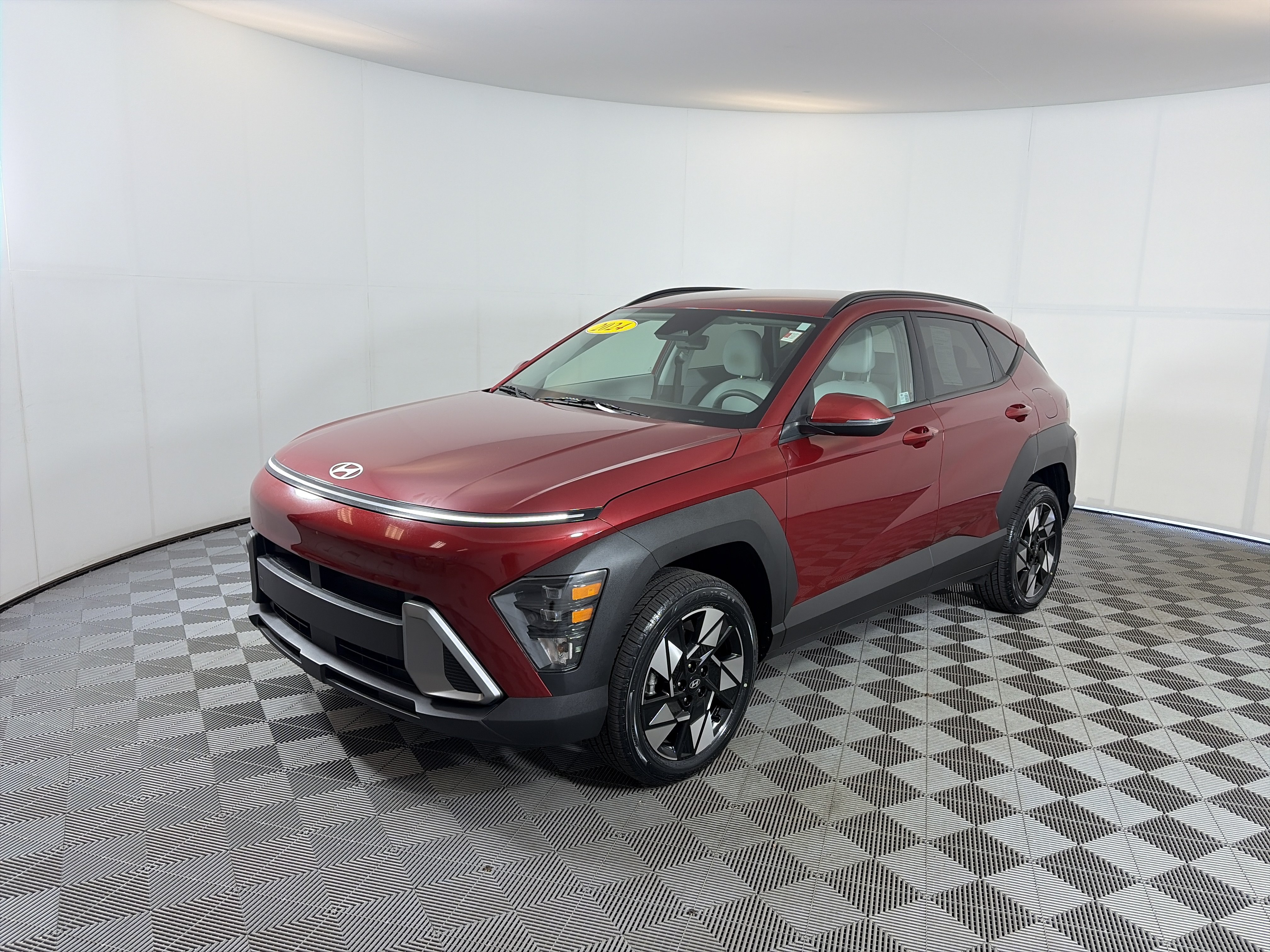 Used 2024 Hyundai Kona SEL AWD/4WD image 2