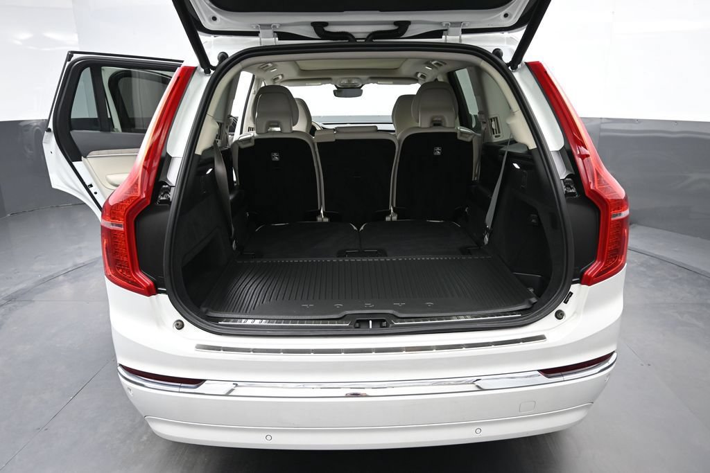 Used 2024 Volvo XC90 T8 Plus w/ Protection Package Premier AWD/4WD image 18