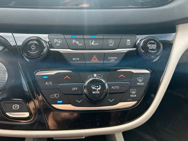 Used 2020 Chrysler Pacifica Touring-L Plus FWD image 37