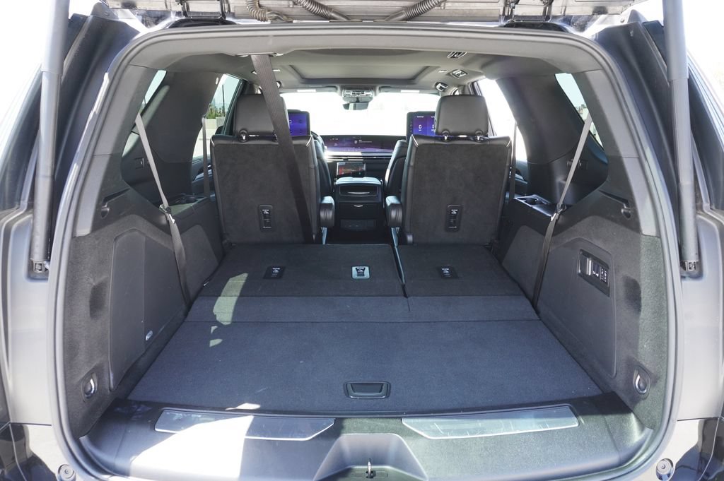 Certified 2025 Cadillac Escalade Premium Luxury AWD/4WD image 8