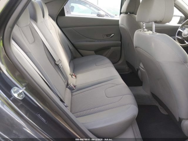 Used 2021 Hyundai Elantra SE FWD image 7
