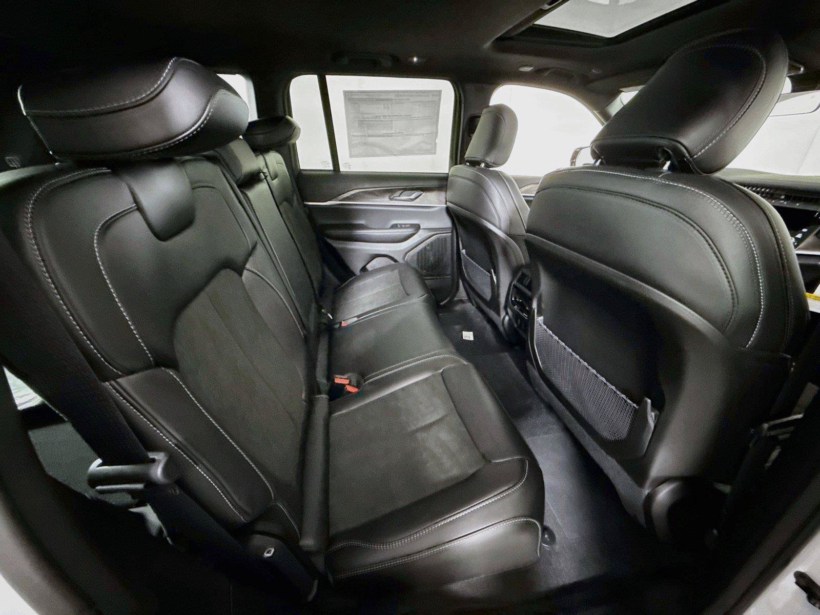 New 2027 Jeep Grand Cherokee 4WD image 20