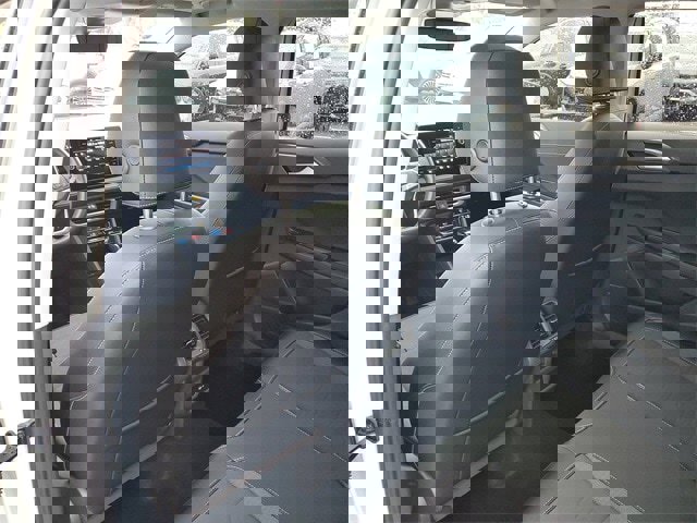 Certified 2025 Volkswagen Taos SE image 9